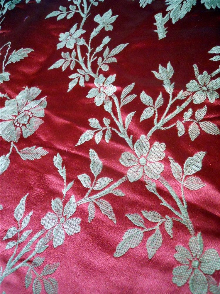 N° 2 .. French antique 19th-century red /pink  silk  floral decor  1880circ